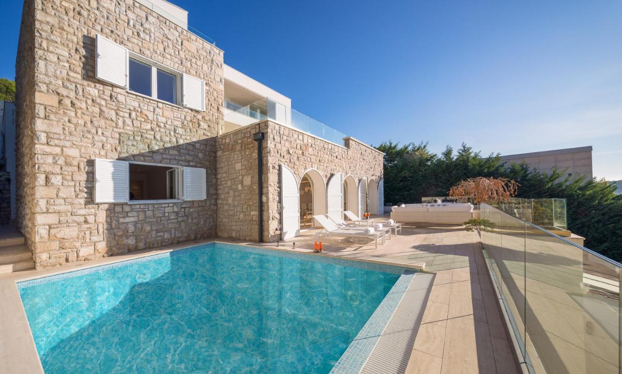 Luxury Seafront Villa Primosten Glamour With Private Pool, Sauna And Gym At The Beach In Primosten Ngoại thất bức ảnh