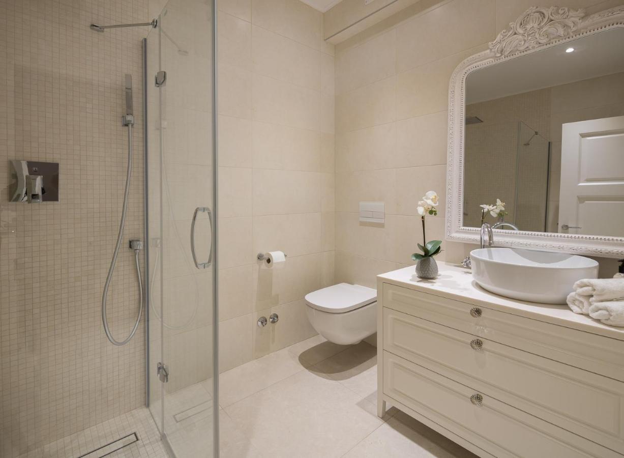 Luxury Seafront Villa Primosten Glamour With Private Pool, Sauna And Gym At The Beach In Primosten Ngoại thất bức ảnh